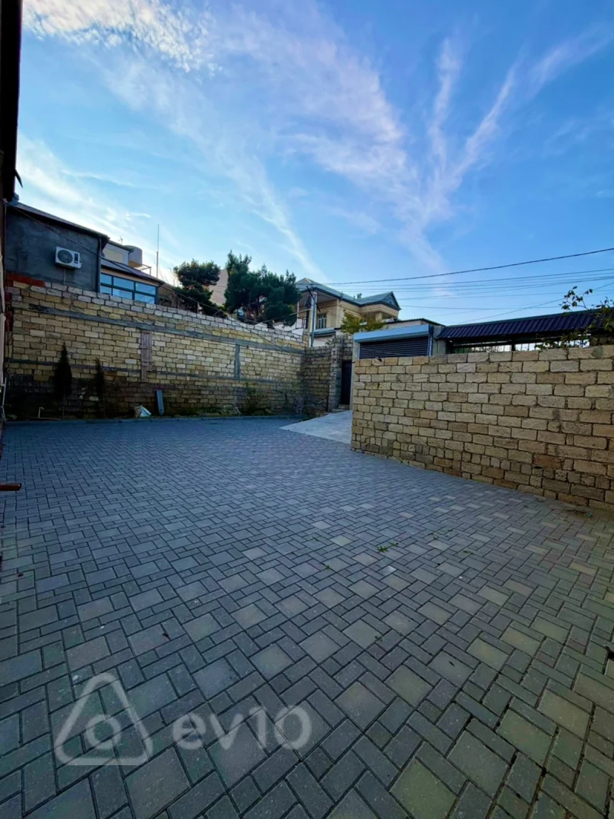 Satılır 5 otaqlı həyət evi 180 m²