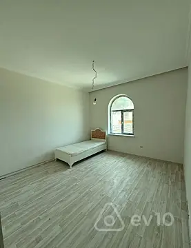 Satılır 5 otaqlı həyət evi 180 m²