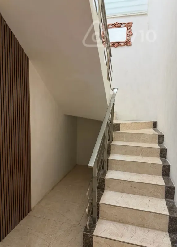 Satılır 5 otaqlı həyət evi 180 m²