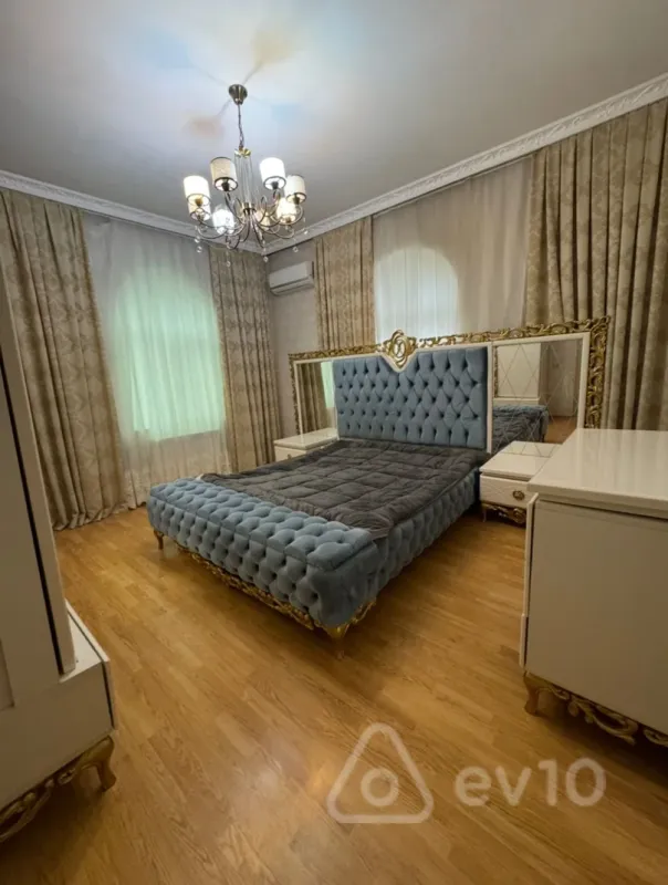 Satılır 5 otaqlı həyət evi 180 m²