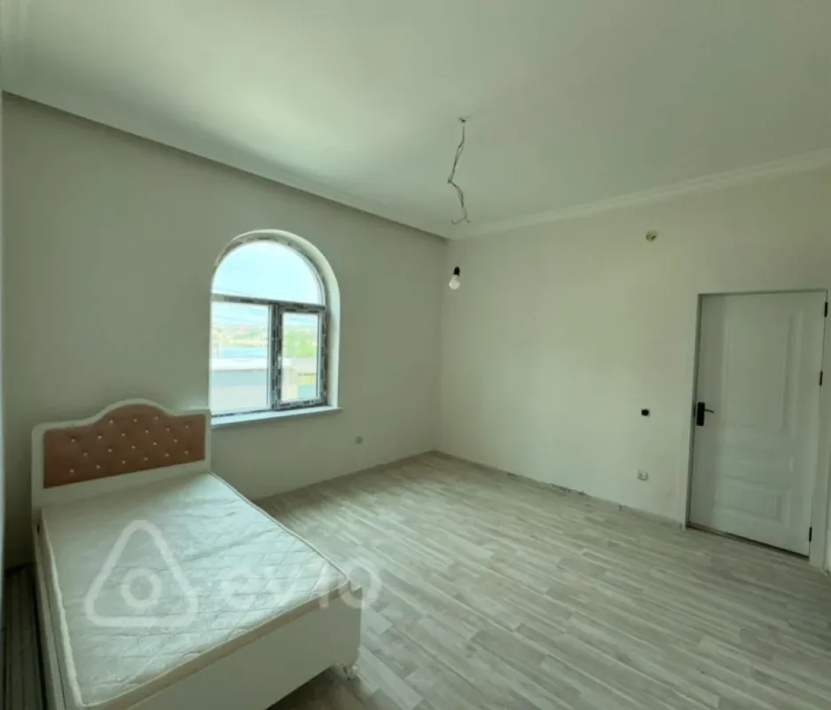 Satılır 5 otaqlı həyət evi 180 m²