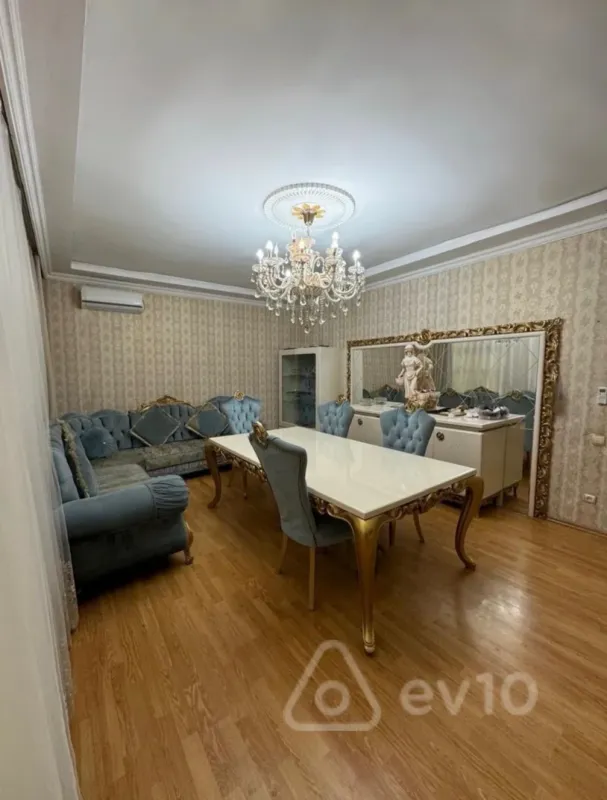 Satılır 5 otaqlı həyət evi 180 m²