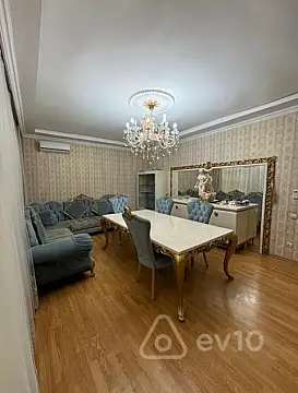 Satılır 5 otaqlı həyət evi 180 m²