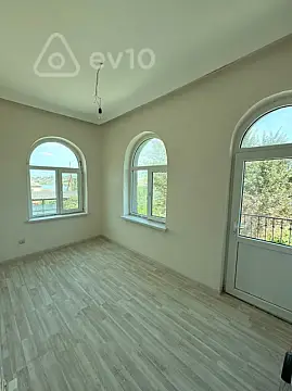 Satılır 5 otaqlı həyət evi 180 m²