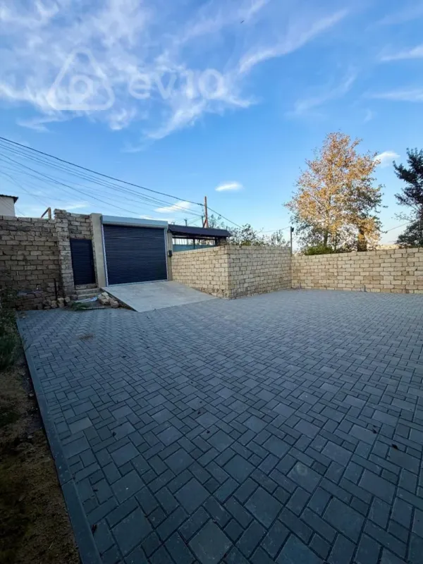 Satılır 5 otaqlı həyət evi 180 m²