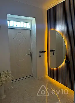 Satılır 5 otaqlı həyət evi 180 m²