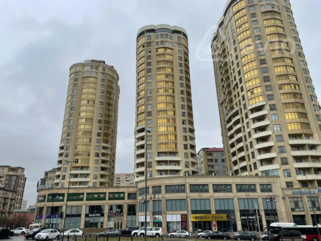 Satılır 3 otaqlı yeni tikili 172 m²