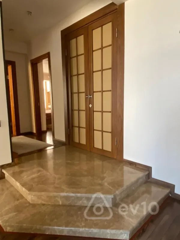 Satılır 3 otaqlı yeni tikili 172 m²