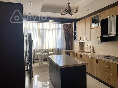 Satılır 3 otaqlı yeni tikili 172 m²