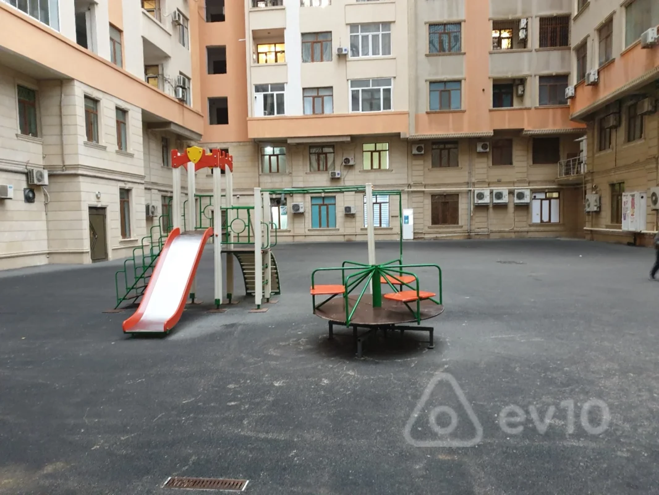 Kirayə verilir 3 otaqlı yeni tikili 150 m²