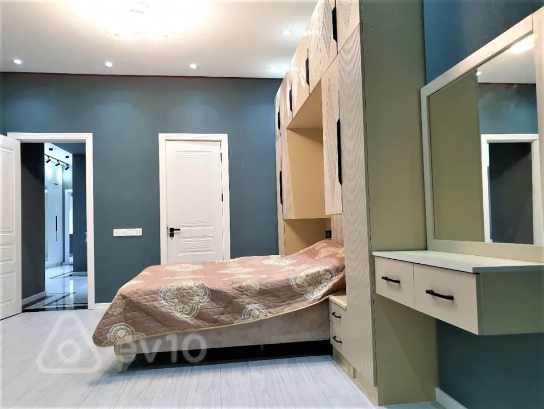 Kirayə verilir 3 otaqlı yeni tikili 150 m²