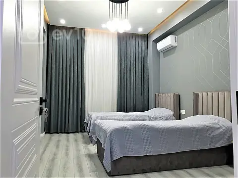 Kirayə verilir 3 otaqlı yeni tikili 150 m²