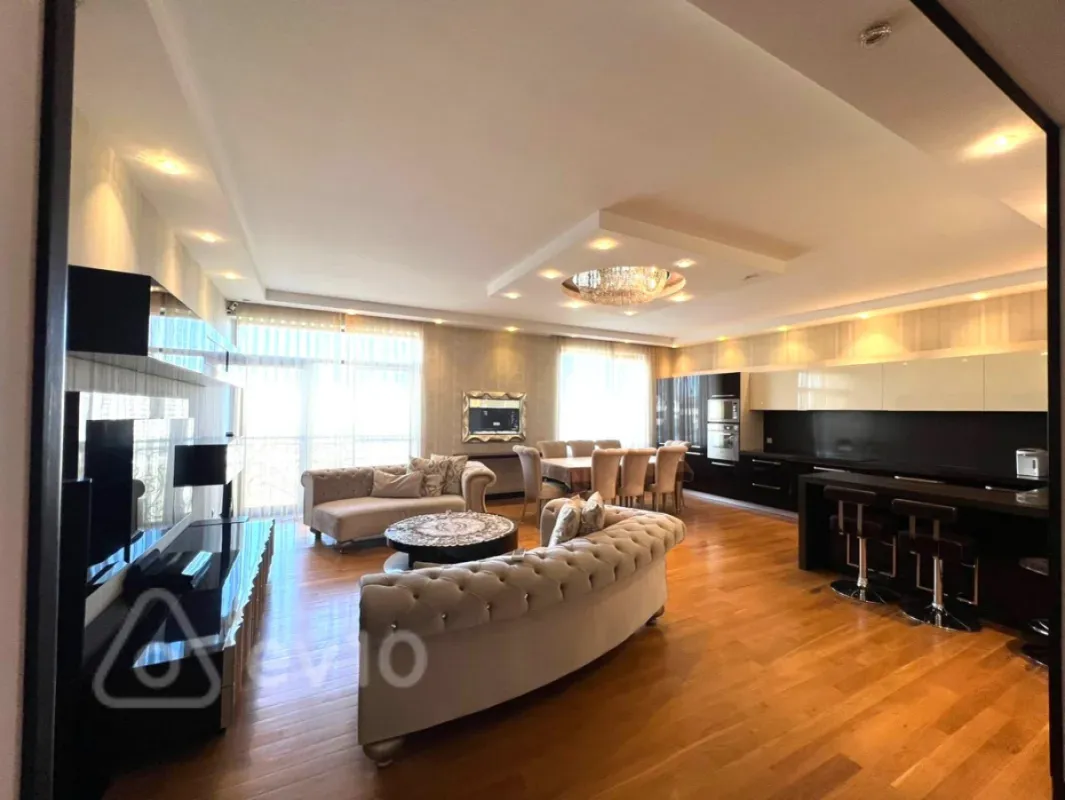 Kirayə verilir 3 otaqlı yeni tikili 138 m²