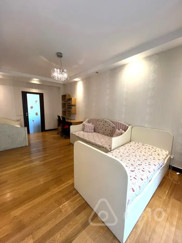 Kirayə verilir 3 otaqlı yeni tikili 138 m²
