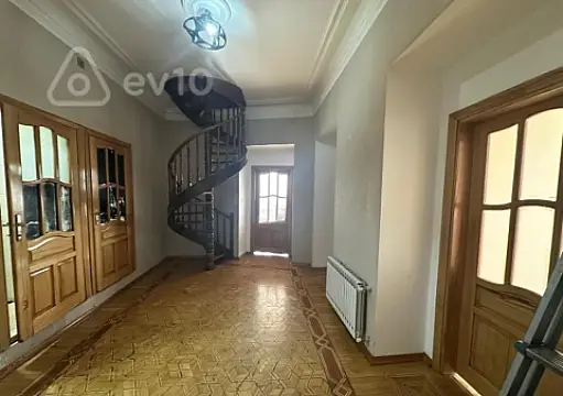 Kirayə verilir mənzil 320 m²