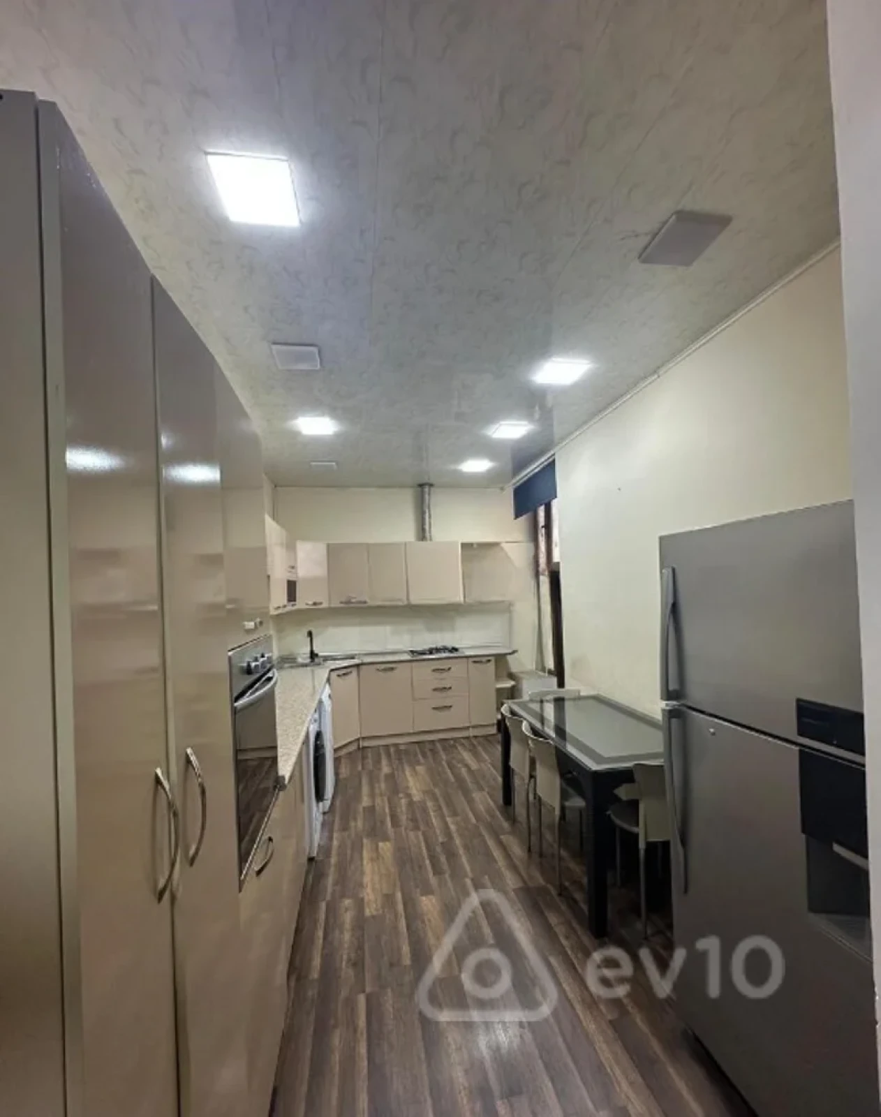 Kirayə verilir mənzil 320 m²