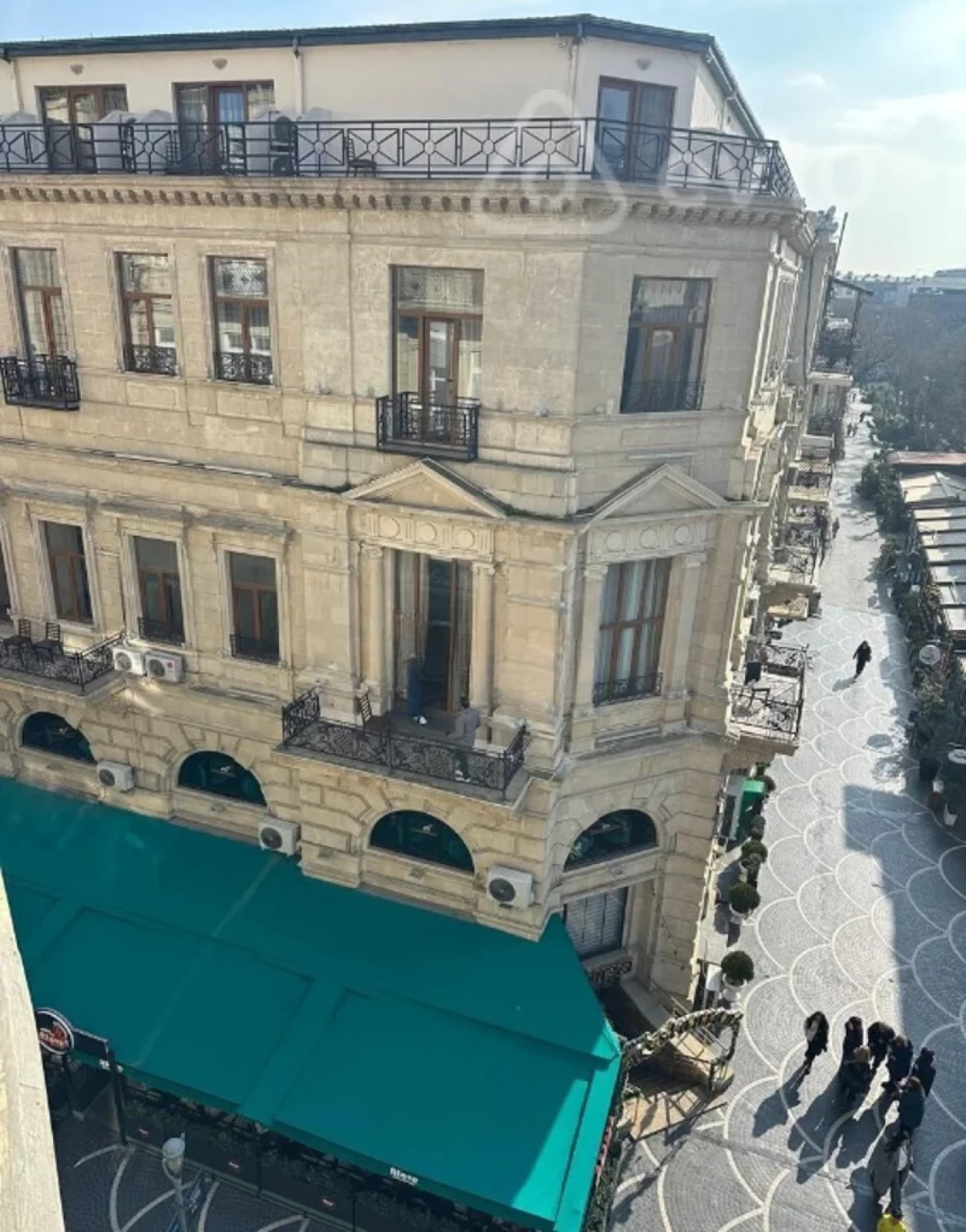 Kirayə verilir mənzil 320 m²