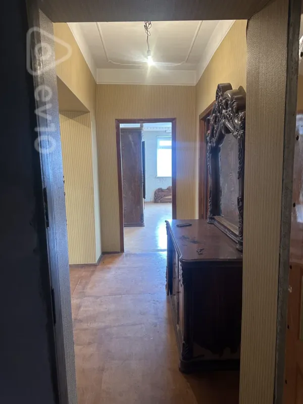 Satılır 4 otaqlı köhnə tikili 130 m²