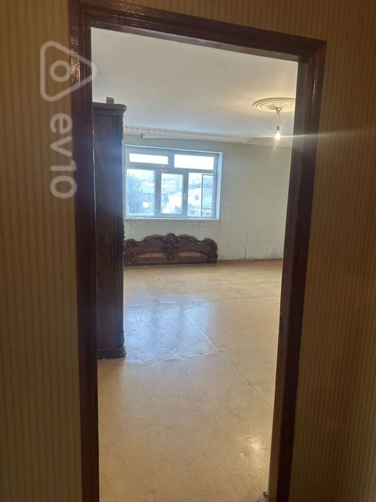 Satılır 4 otaqlı köhnə tikili 130 m²