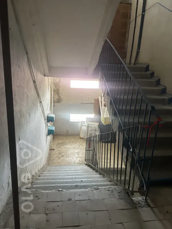 Satılır 4 otaqlı köhnə tikili 130 m²