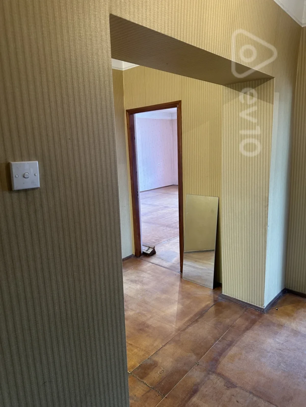 Satılır 4 otaqlı köhnə tikili 130 m²