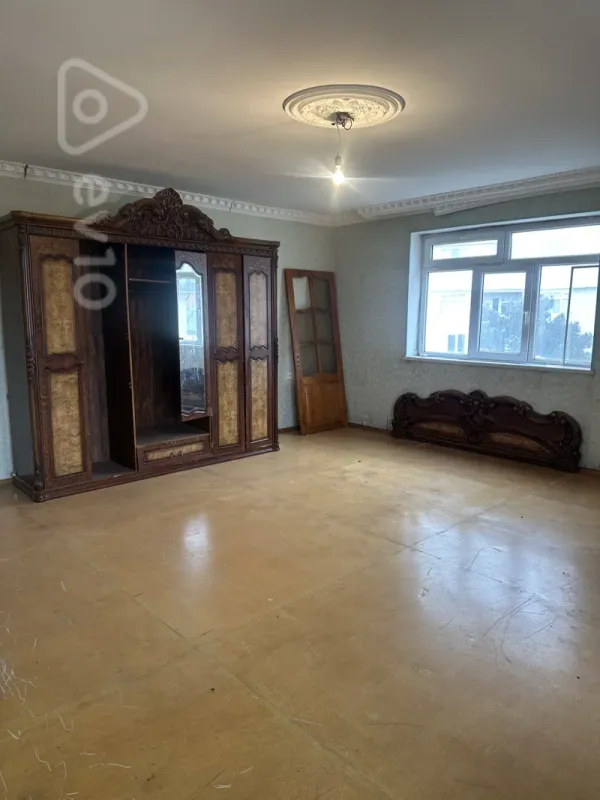 Satılır 4 otaqlı köhnə tikili 130 m²
