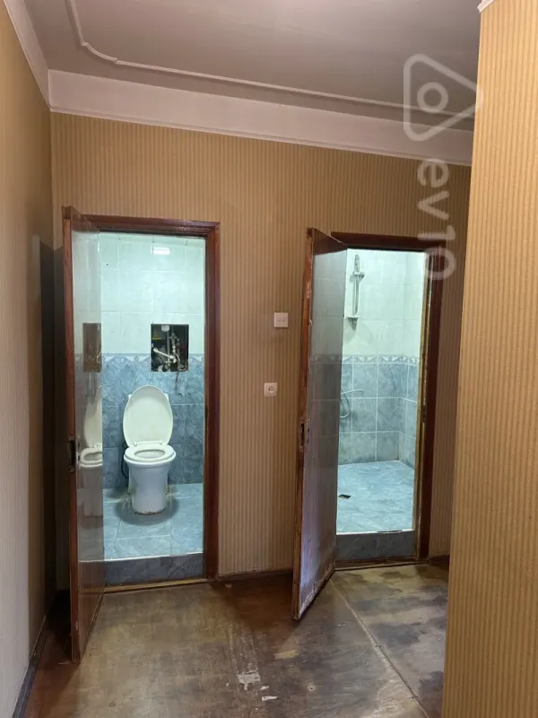 Satılır 4 otaqlı köhnə tikili 130 m²