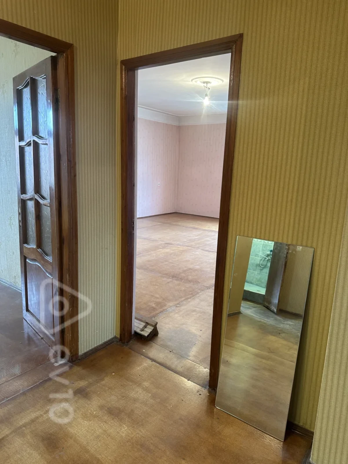 Satılır 4 otaqlı köhnə tikili 130 m²