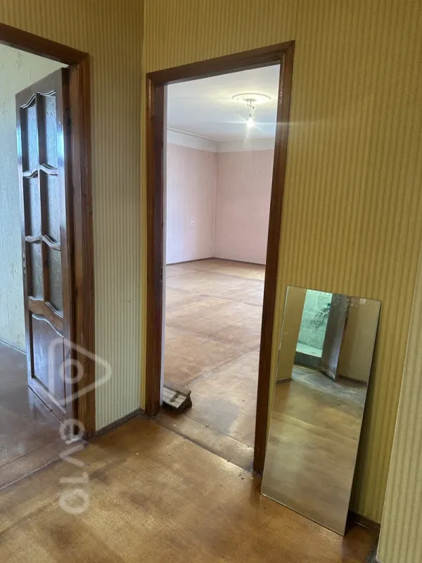 Satılır 4 otaqlı köhnə tikili 130 m²