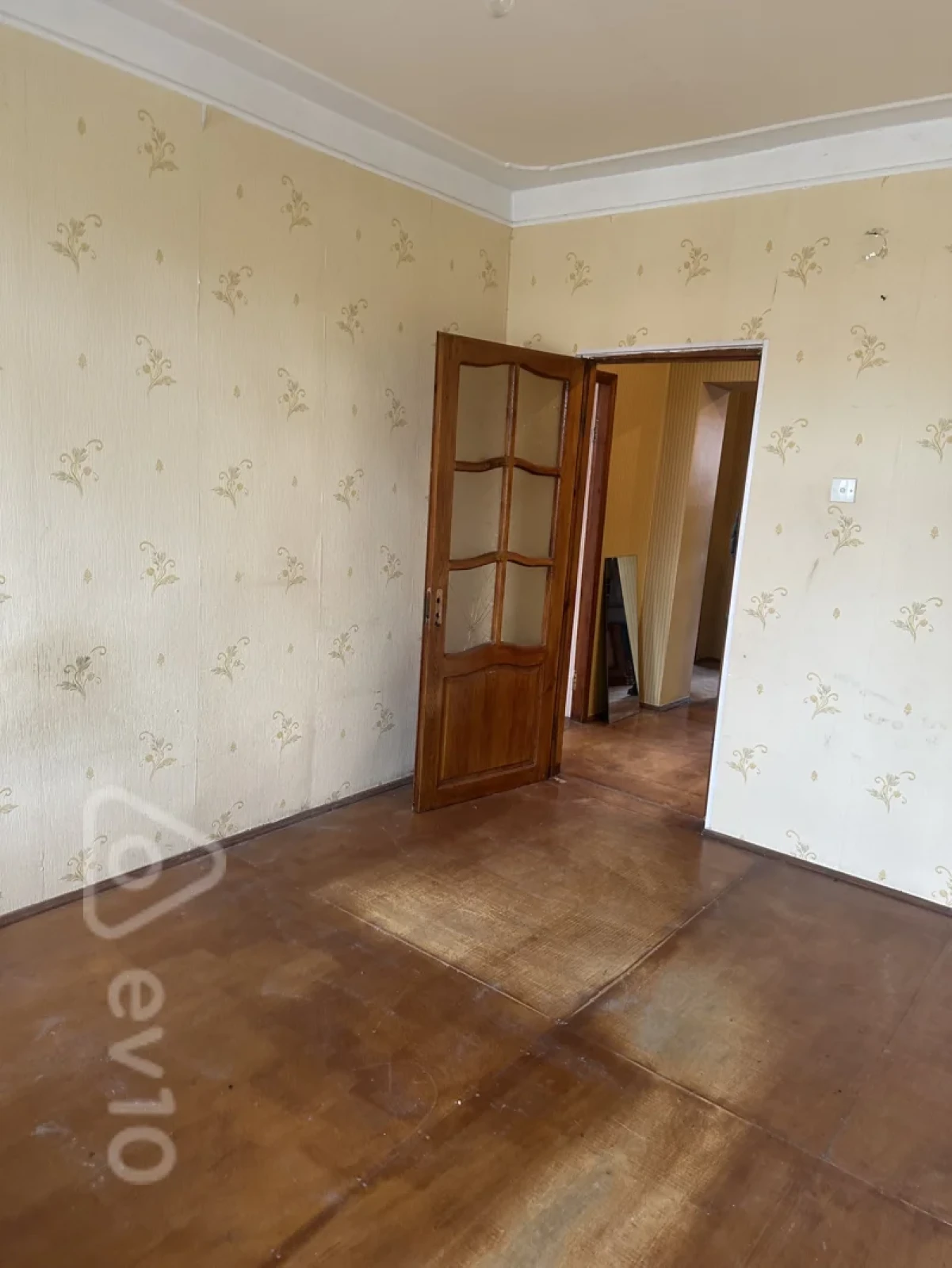 Satılır 4 otaqlı köhnə tikili 130 m²