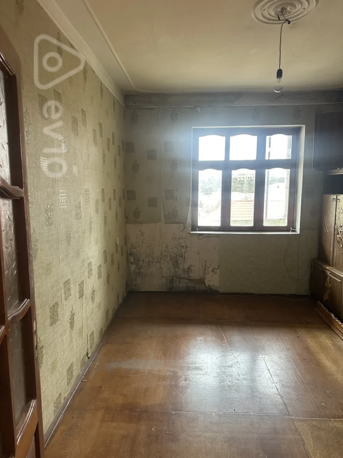 Satılır 4 otaqlı köhnə tikili 130 m²