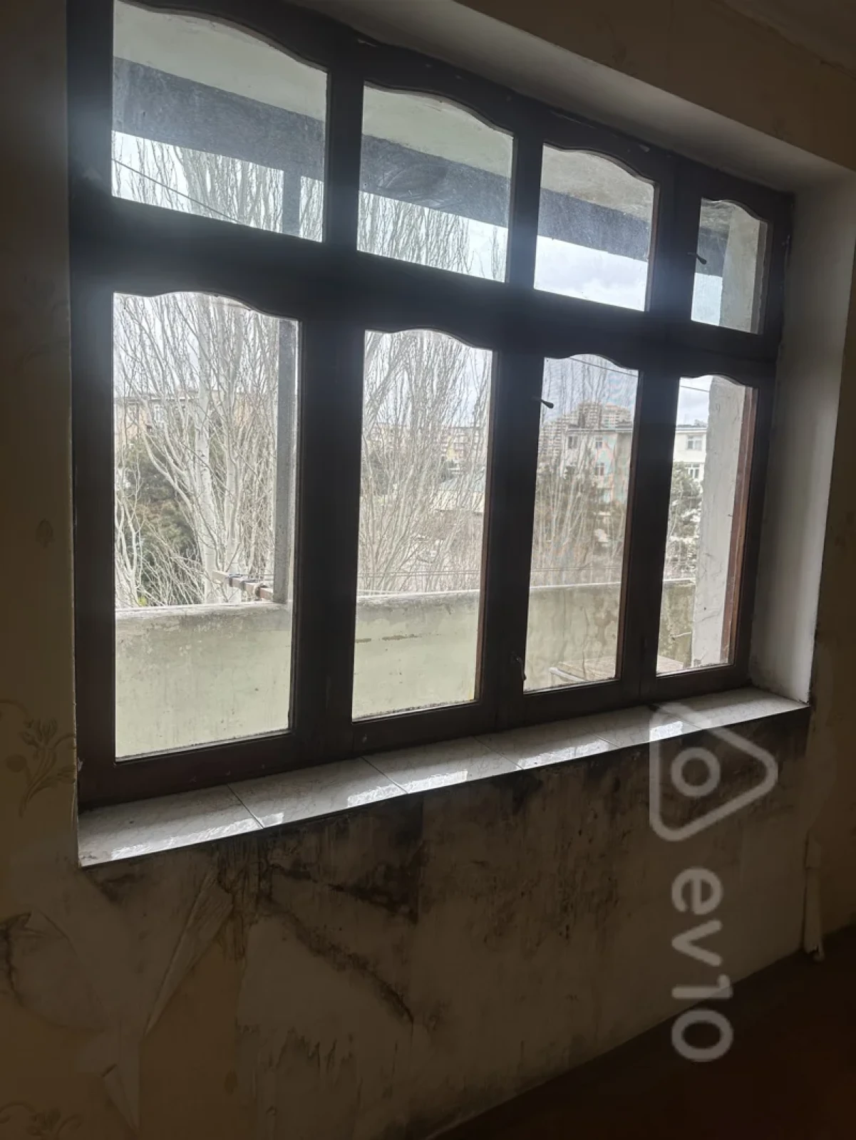 Satılır 4 otaqlı köhnə tikili 130 m²