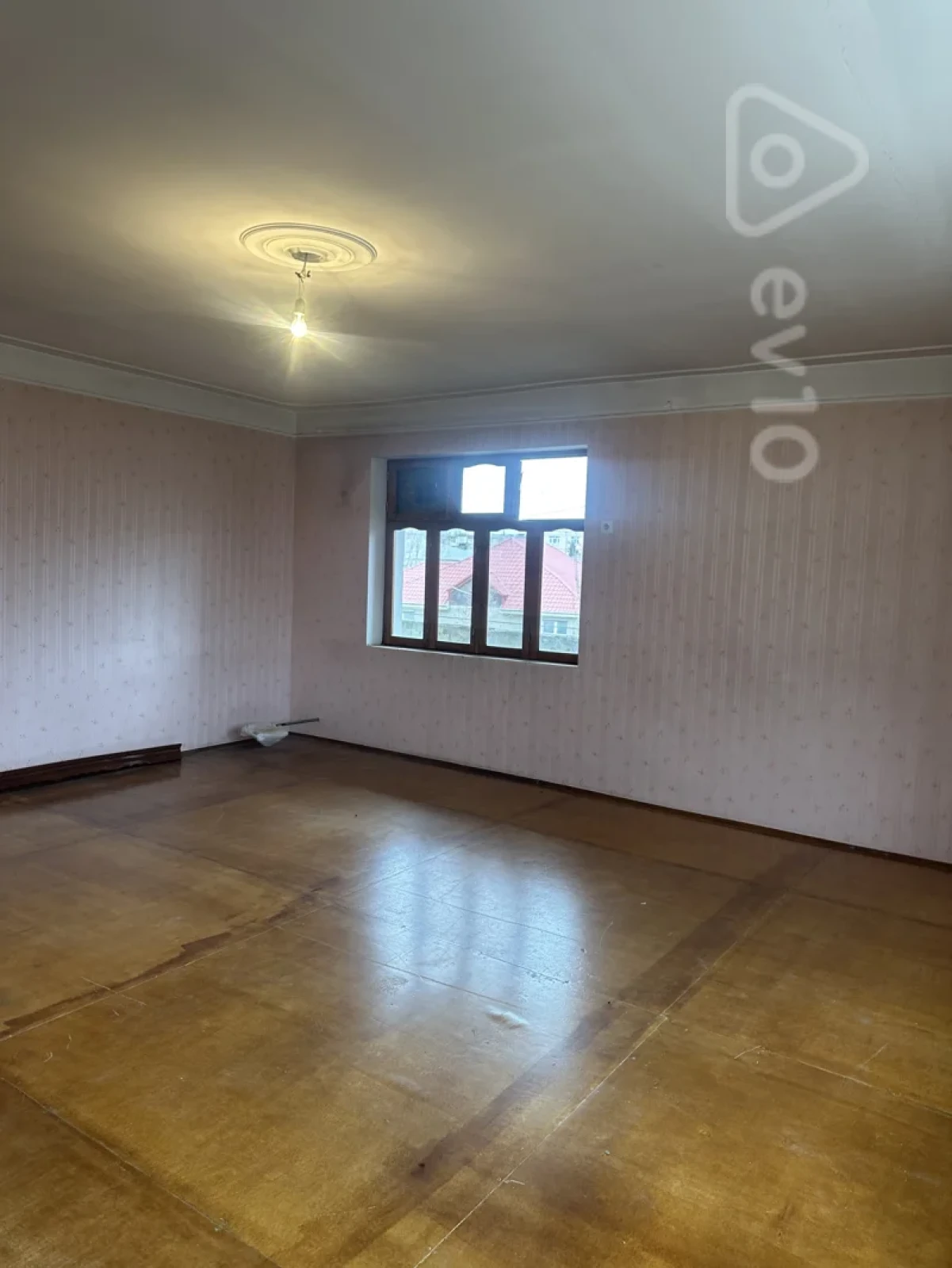 Satılır 4 otaqlı köhnə tikili 130 m²