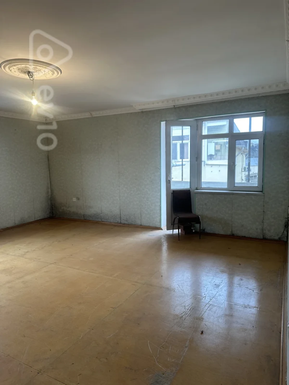 Satılır 4 otaqlı köhnə tikili 130 m²