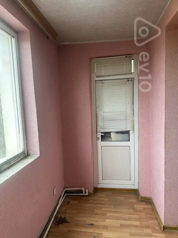 Satılır 4 otaqlı köhnə tikili 130 m²