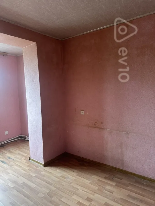 Satılır 4 otaqlı köhnə tikili 130 m²