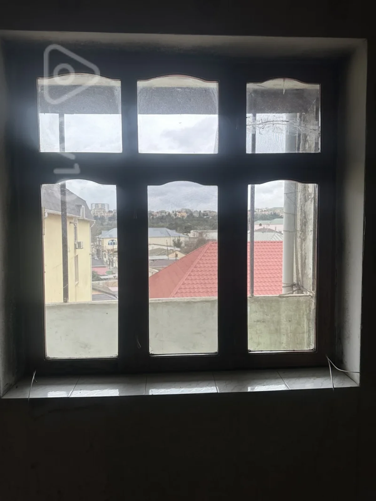 Satılır 4 otaqlı köhnə tikili 130 m²