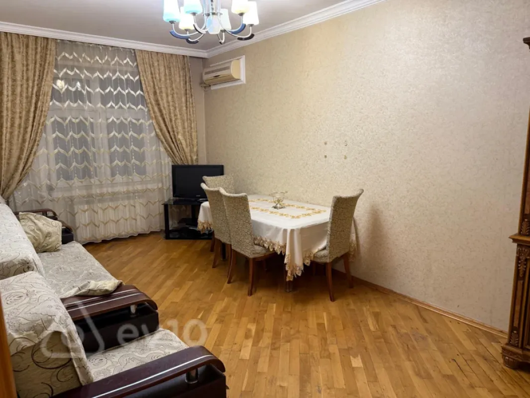 Kirayə verilir 2 otaqlı köhnə tikili 70 m²
