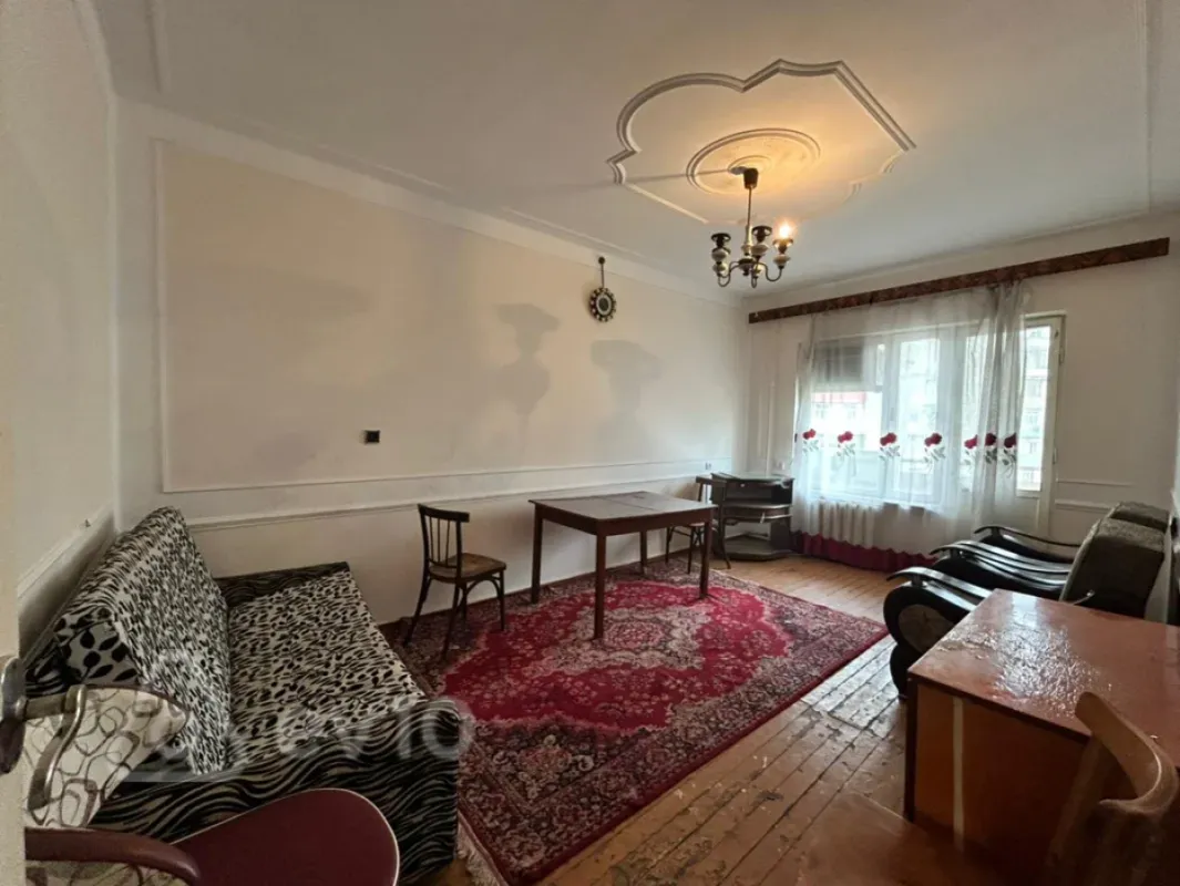 Satılır 3 otaqlı köhnə tikili 85 m²