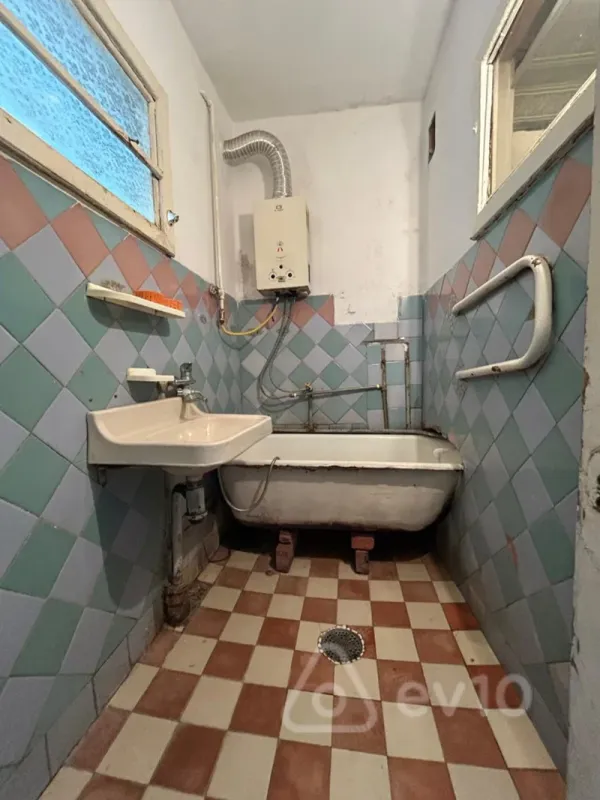 Satılır 3 otaqlı köhnə tikili 85 m²