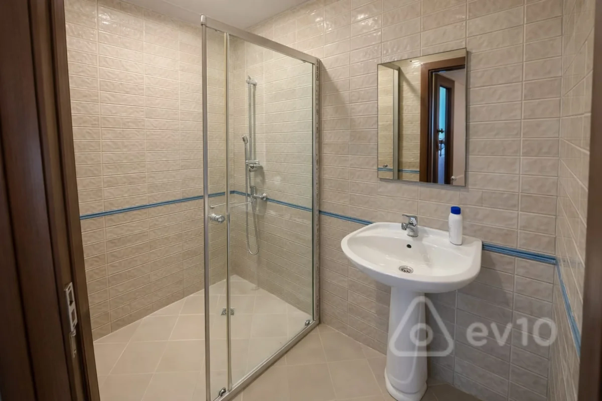 Kirayə verilir 2 otaqlı yeni tikili 80 m²