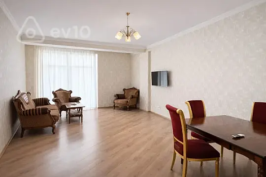 Kirayə verilir 2 otaqlı yeni tikili 80 m²