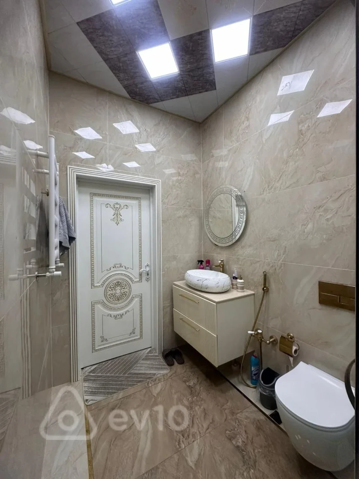 Satılır 7 otaqlı həyət evi 450 m²
