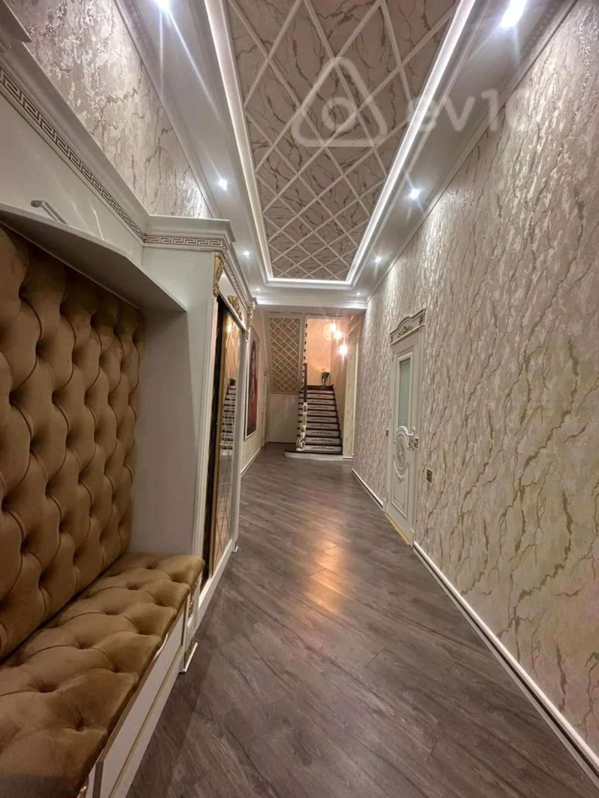 Satılır 7 otaqlı həyət evi 450 m²