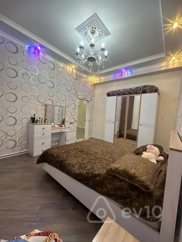 Satılır 7 otaqlı həyət evi 450 m²