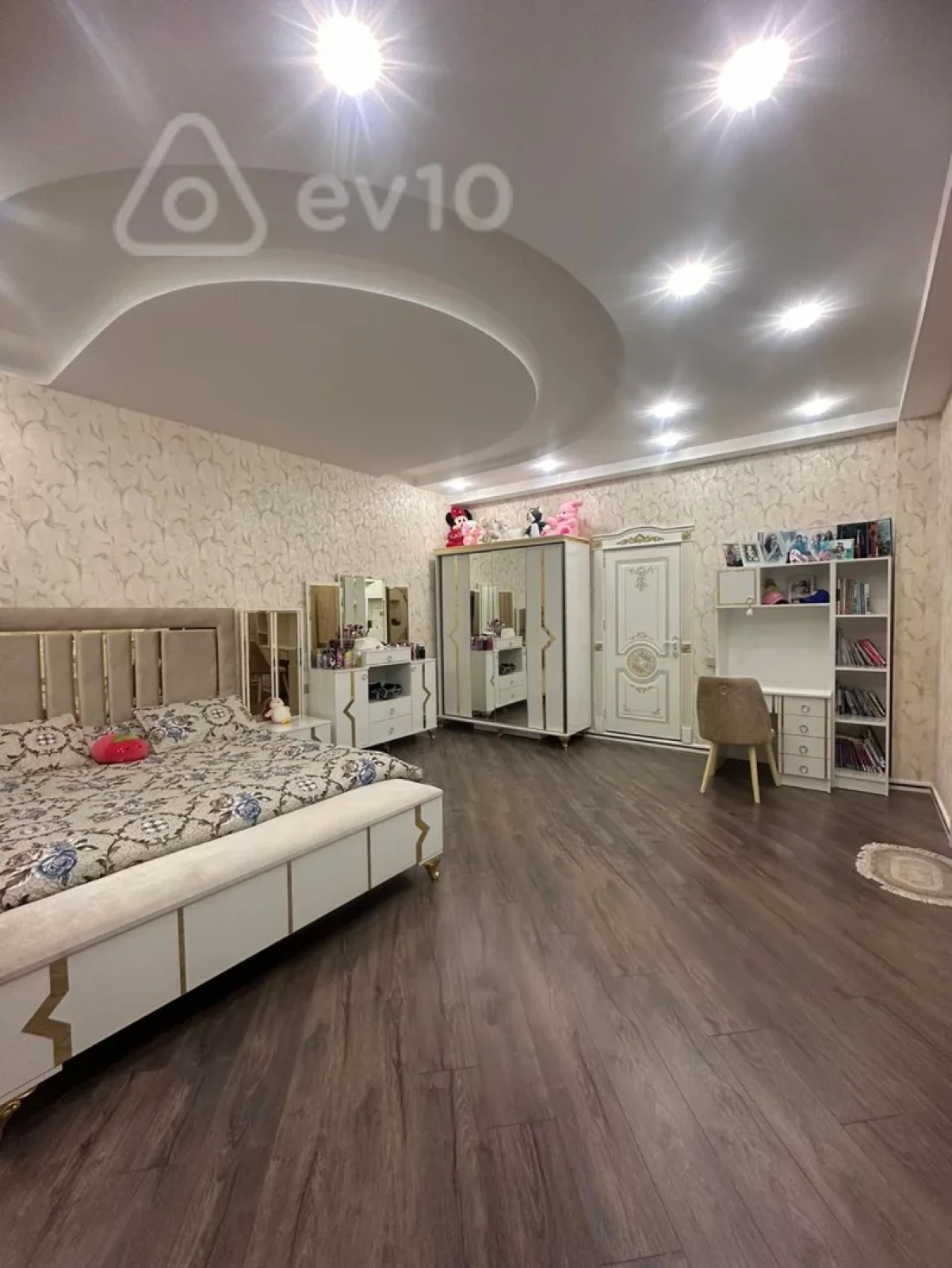 Satılır 7 otaqlı həyət evi 450 m²