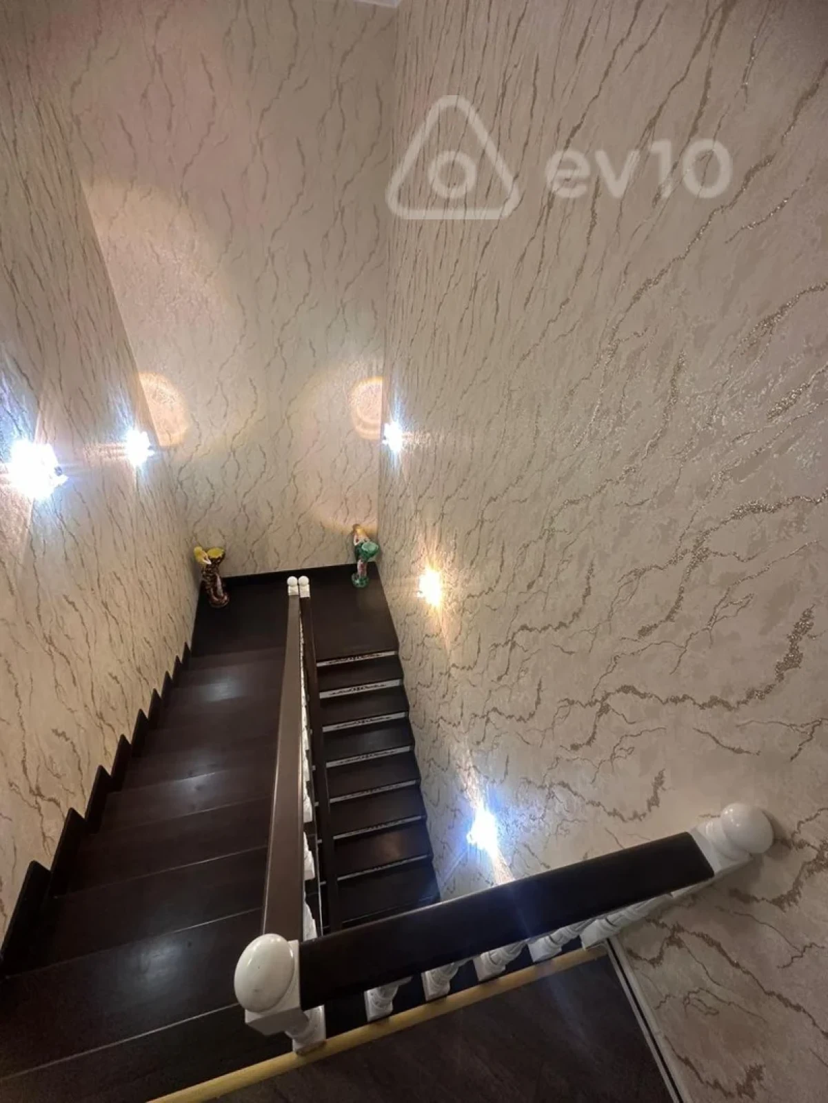 Satılır 7 otaqlı həyət evi 450 m²