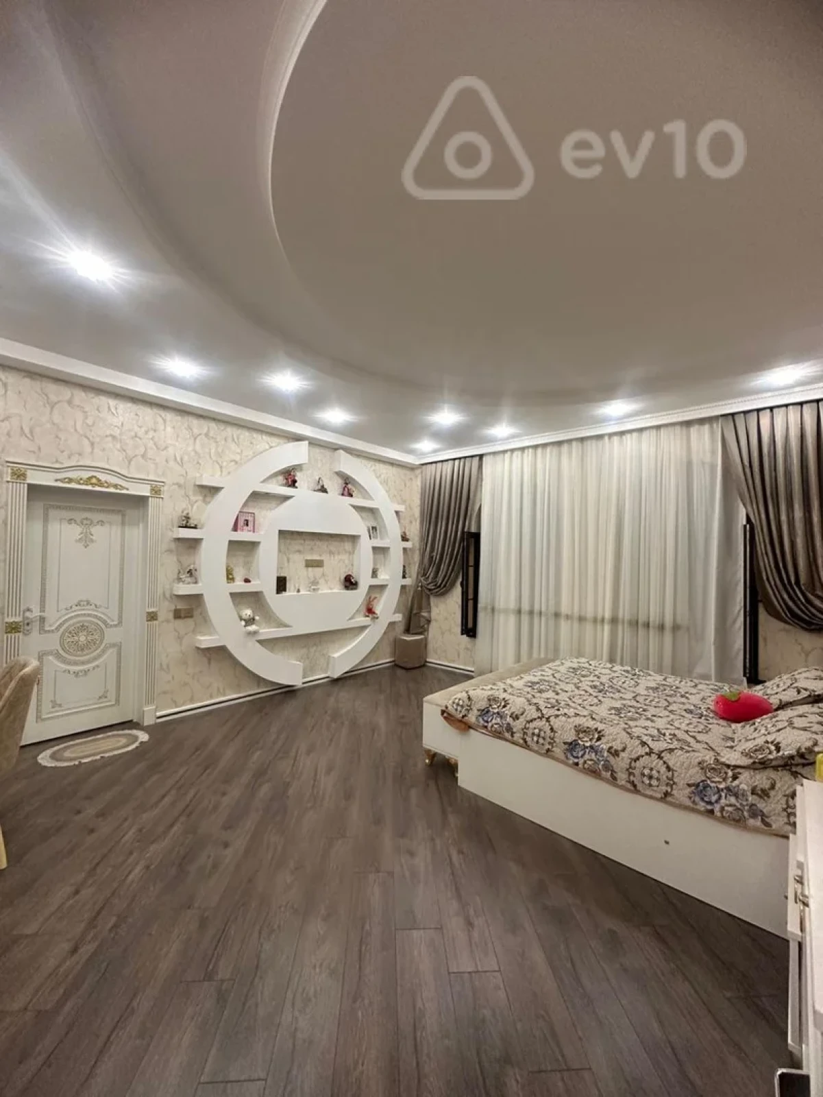 Satılır 7 otaqlı həyət evi 450 m²