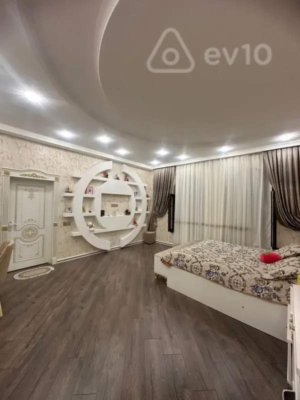 Satılır 7 otaqlı həyət evi 450 m²