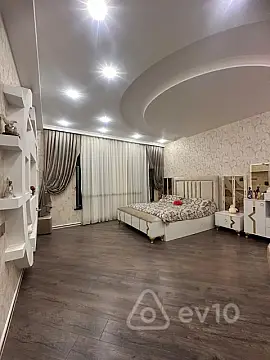 Satılır 7 otaqlı həyət evi 450 m²